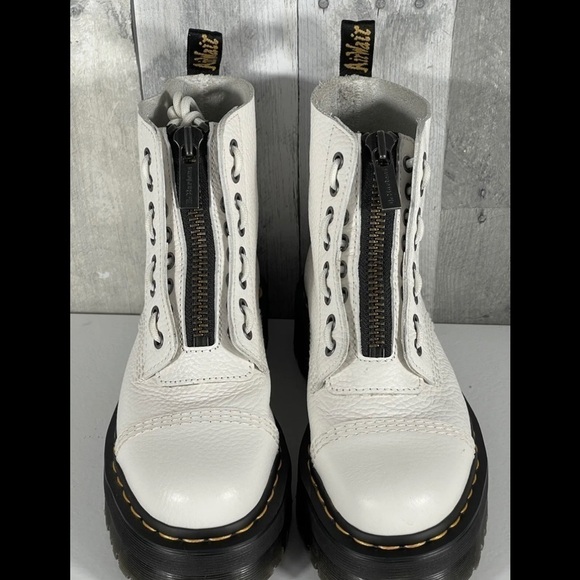 DR. MARTENS WOMEN’S SINCLAIR MILLED NAPPA LEATHER PLATFORM BOOTS WHITE SZ- 7 .US - Picture 5 of 12